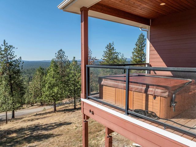 6708 E Matthew Ln, Chattaroy, WA 99003