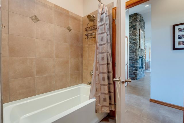 6708 E Matthew Ln, Chattaroy, WA 99003