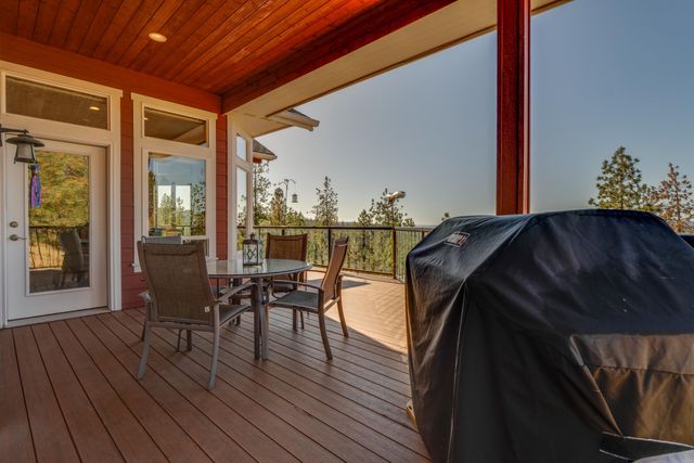 6708 E Matthew Ln, Chattaroy, WA 99003