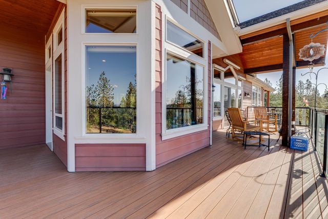 6708 E Matthew Ln, Chattaroy, WA 99003