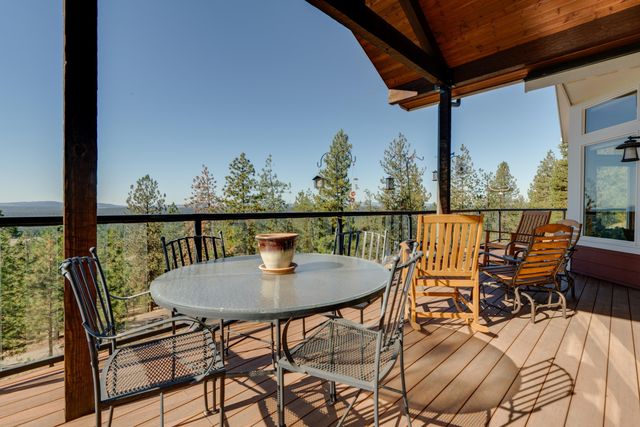 6708 E Matthew Ln, Chattaroy, WA 99003