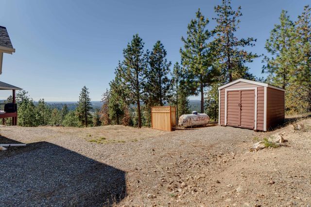 6708 E Matthew Ln, Chattaroy, WA 99003