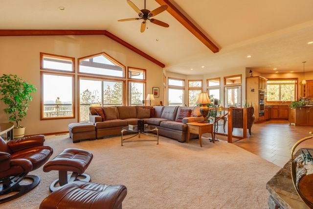 6708 E Matthew Ln, Chattaroy, WA 99003