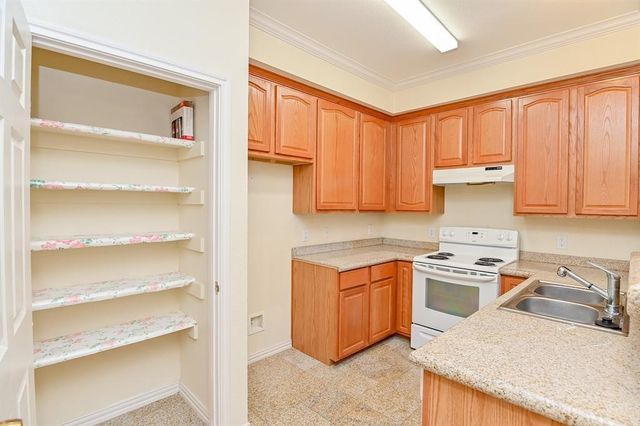 9400 Bellaire Boulevard 511, Houston, TX 77036