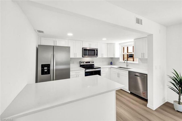 16881 Davis RD 312, Fort Myers, FL 33908