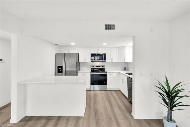 16881 Davis RD 312, Fort Myers, FL 33908