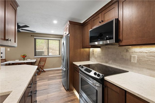 314 Benson Circle Dr., Whitehall, PA 15227