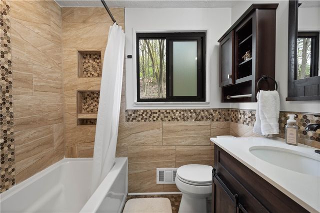 314 Benson Circle Dr., Whitehall, PA 15227