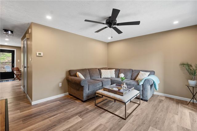 314 Benson Circle Dr., Whitehall, PA 15227