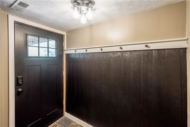314 Benson Circle Dr., Whitehall, PA 15227