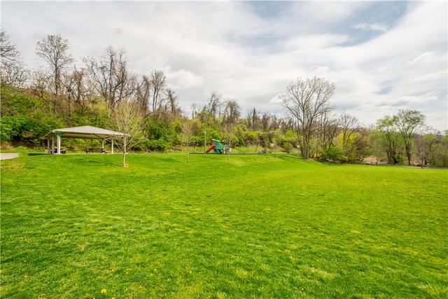 314 Benson Circle Dr., Whitehall, PA 15227