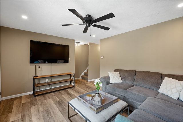 314 Benson Circle Dr., Whitehall, PA 15227