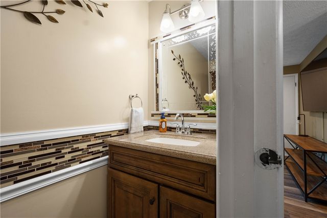 314 Benson Circle Dr., Whitehall, PA 15227