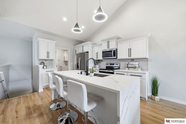 6937 Claystone Drive, Lincoln, NE 68521