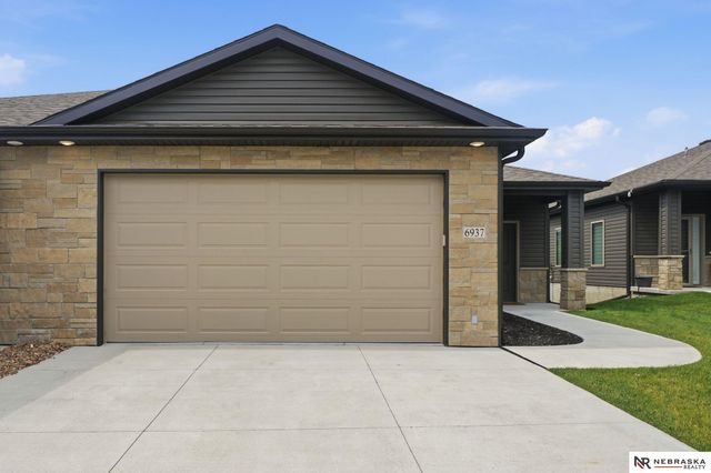 6937 Claystone Drive, Lincoln, NE 68521