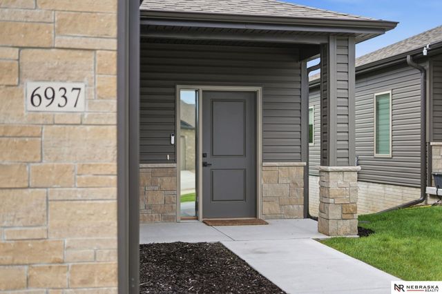 6937 Claystone Drive, Lincoln, NE 68521