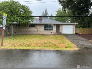 8007 215th Street SW, Edmonds, WA 98026