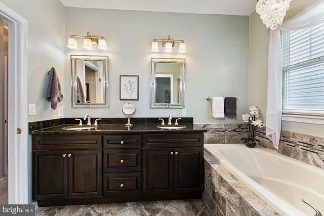 35 HUXLEY CIR, Marlton, NJ 08053