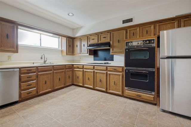 6211 Bandera Avenue D, Dallas, TX 75225