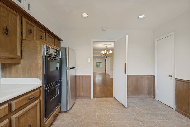 6211 Bandera Avenue D, Dallas, TX 75225