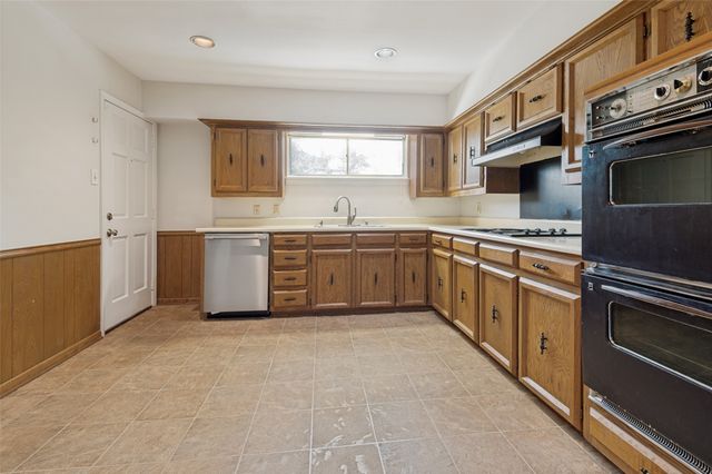 6211 Bandera Avenue D, Dallas, TX 75225