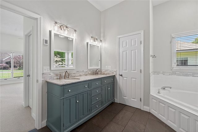 47 Stonehenge Drive, Bentonville, AR 72712