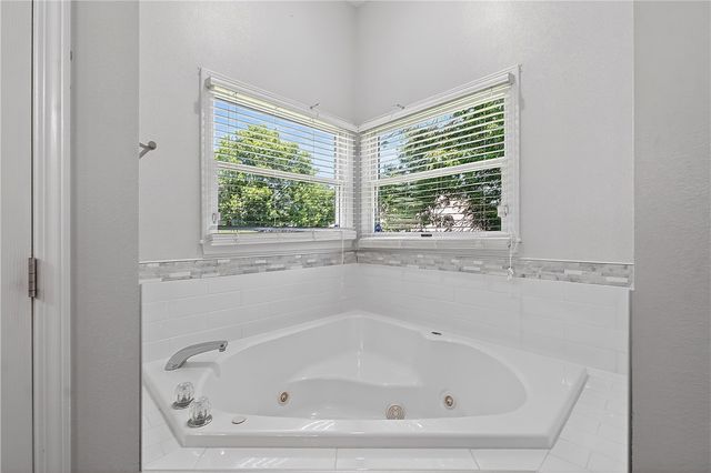 47 Stonehenge Drive, Bentonville, AR 72712