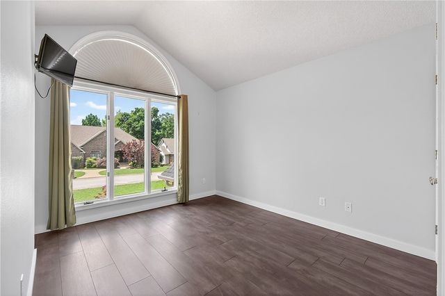47 Stonehenge Drive, Bentonville, AR 72712