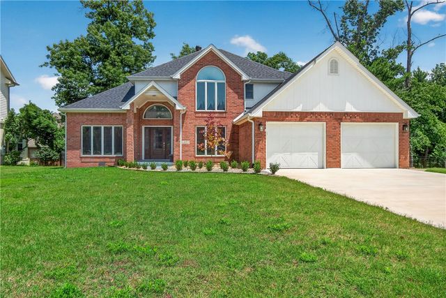 47 Stonehenge Drive, Bentonville, AR 72712