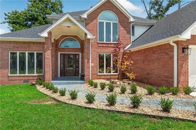 47 Stonehenge Drive, Bentonville, AR 72712