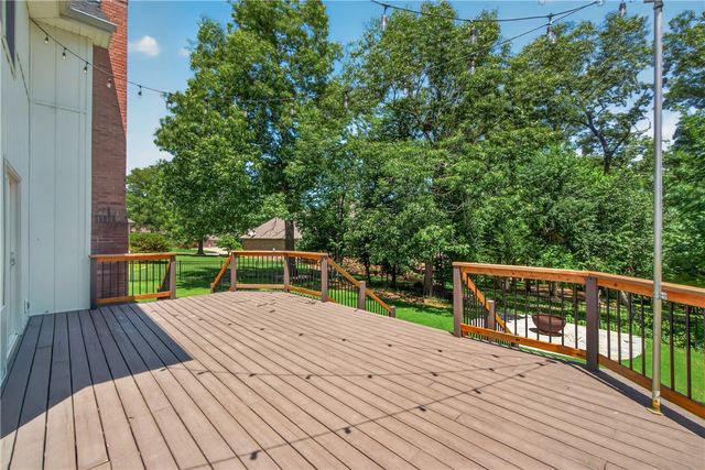 47 Stonehenge Drive, Bentonville, AR 72712