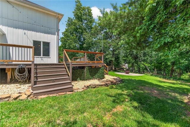 47 Stonehenge Drive, Bentonville, AR 72712