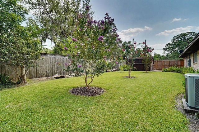 2301 Longwood Drive, Pearland, TX 77581