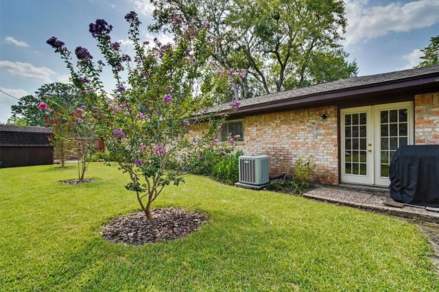 2301 Longwood Drive, Pearland, TX 77581
