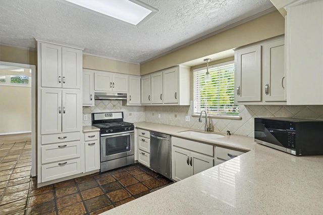 2301 Longwood Drive, Pearland, TX 77581