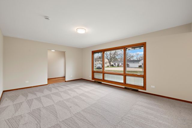 10817 Bonnie Brae Road, Huntley, IL 60142