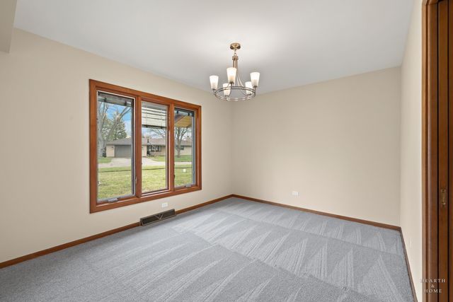 10817 Bonnie Brae Road, Huntley, IL 60142
