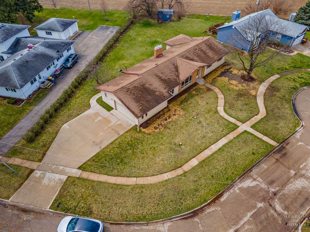 10817 Bonnie Brae Road, Huntley, IL 60142