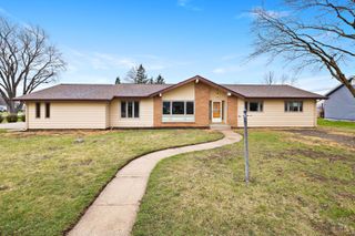 10817 Bonnie Brae Road, Huntley, IL 60142