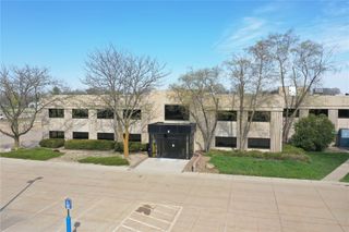 1 Parsons Drive, Hiawatha, IA 52233