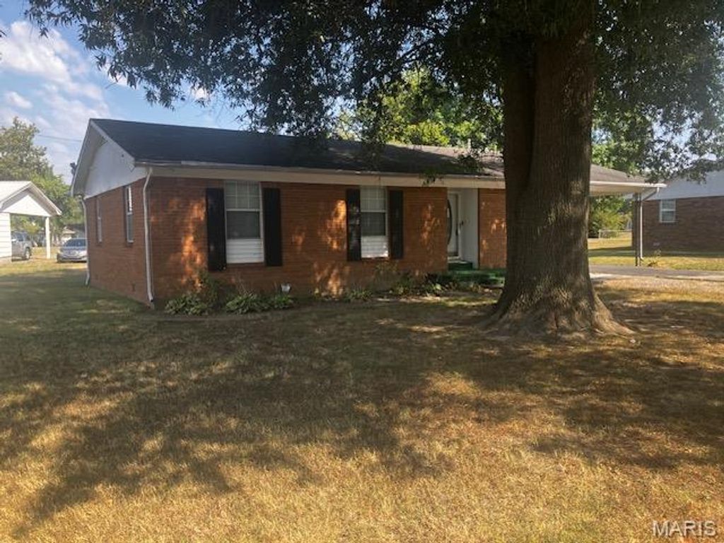 1302 W Murray Lane, Sikeston, MO 63801