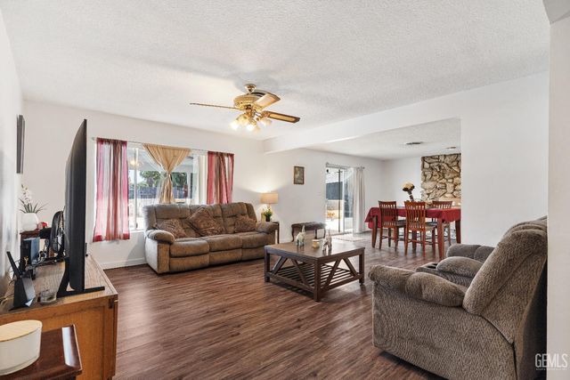 2304 Bladen Street, Bakersfield, CA 93309