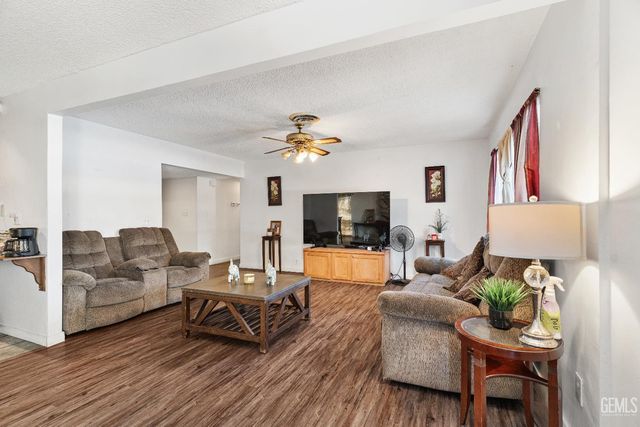 2304 Bladen Street, Bakersfield, CA 93309