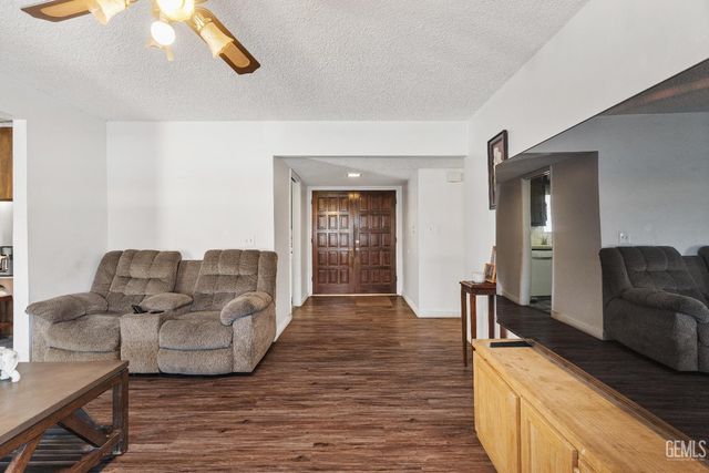 2304 Bladen Street, Bakersfield, CA 93309