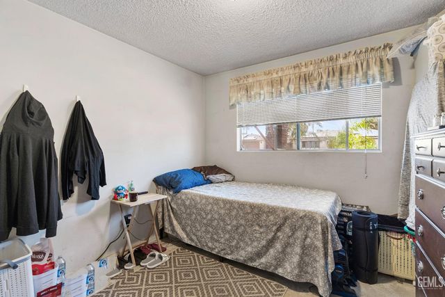 2304 Bladen Street, Bakersfield, CA 93309