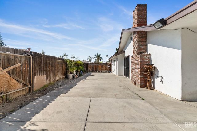 2304 Bladen Street, Bakersfield, CA 93309