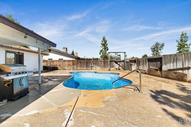 2304 Bladen Street, Bakersfield, CA 93309