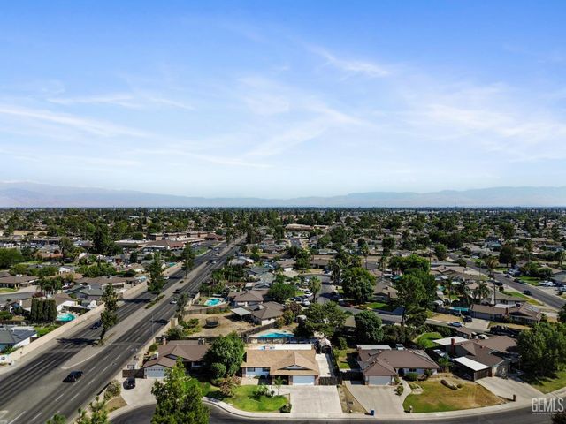 2304 Bladen Street, Bakersfield, CA 93309