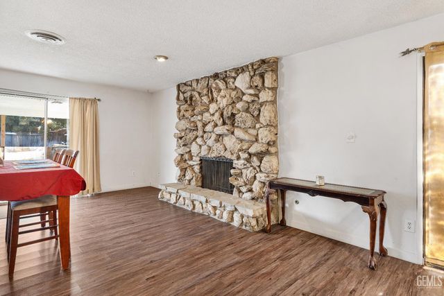 2304 Bladen Street, Bakersfield, CA 93309