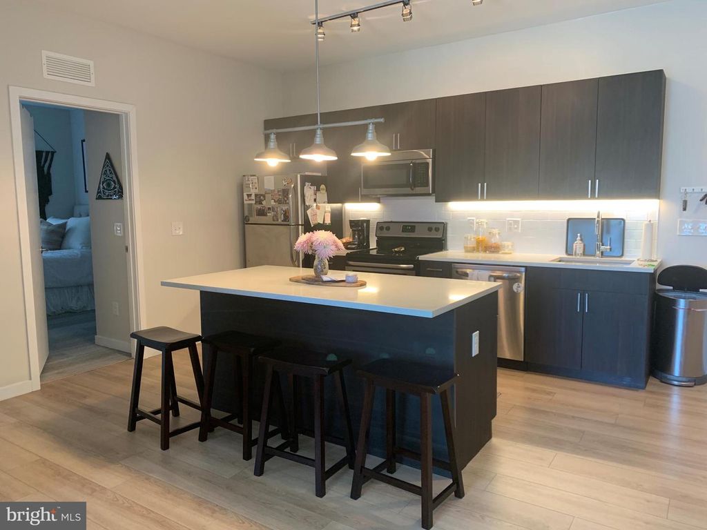 18 W Girard Ave Apt 401, Philadelphia, PA 19123